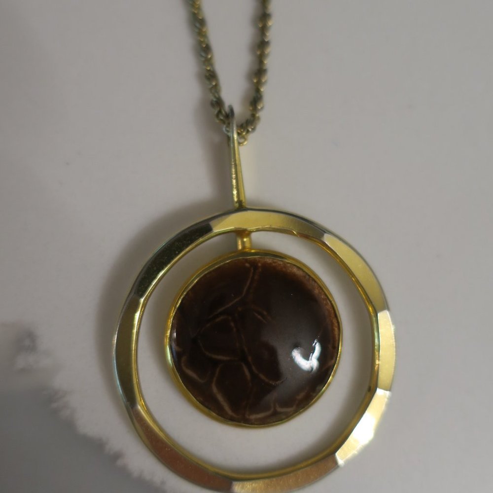 Vintage Round Pendant Goldtoned Necklace 24" Chain